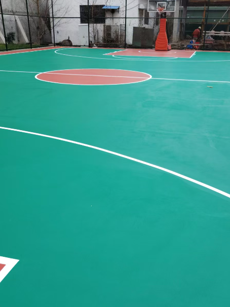 佛子山镇 球场长期使用易出现地面开裂